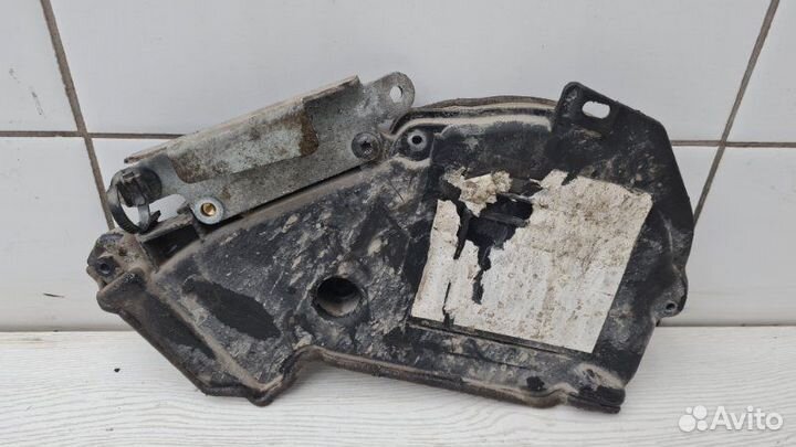 Крышка двигателя Peugeot 3008 1 DV6C 2012