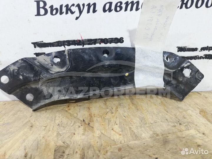 Кронштейн фары левой VW Polo