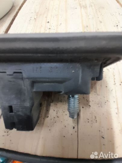 Кнопка открытия багажника Skoda Superb 2