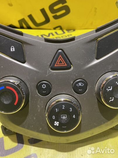 Блок управления печки Chevrolet Aveo T300