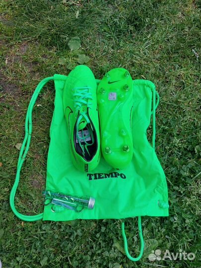 Футбольные бутсы nike