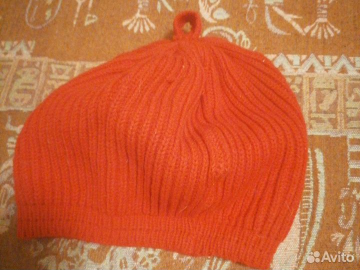 Шапки женские и одна унисекс