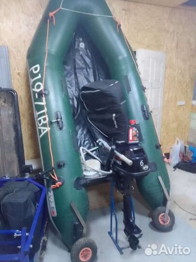 Лодка с мотором