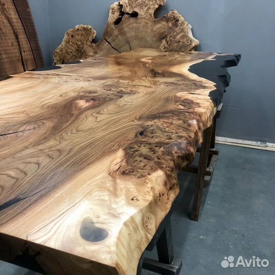 Стол из эпоксидной смолы