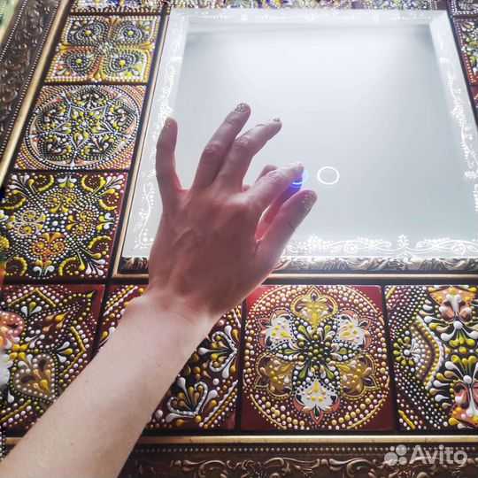 Зеркало настенное с подсветкой