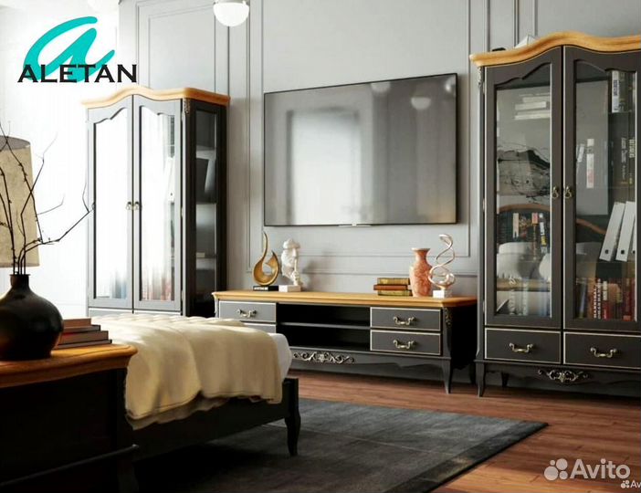 Сервант стеклянный с зеркалом