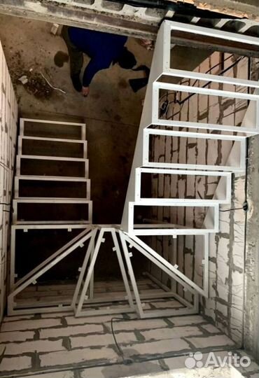 Лестница прямая на металлокаркасе