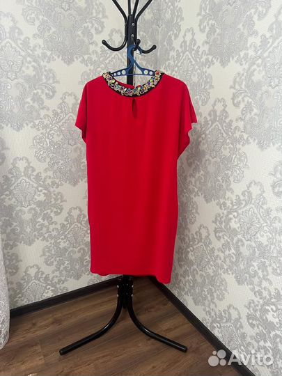 Костюмы, платья