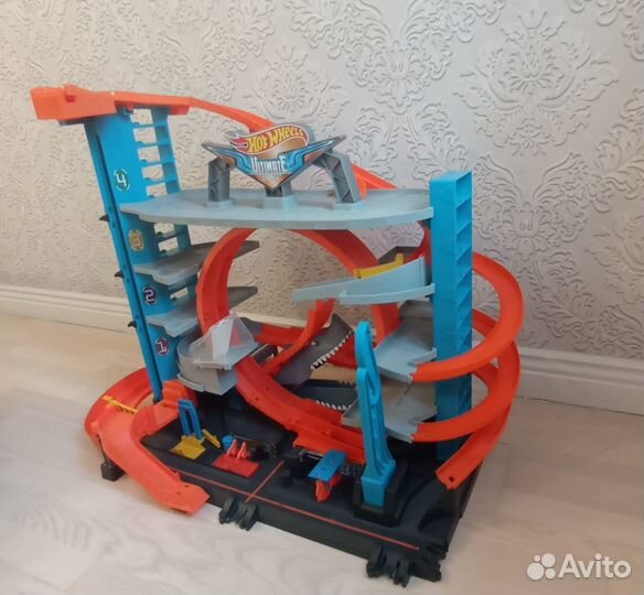 Трек Hot Wheels City HW Ultimate Garage FTB69