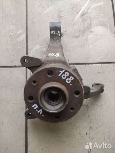 Поворотный кулак передний Renault Laguna I