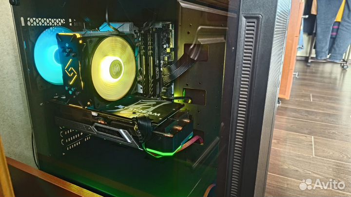 Мощный игровой компьютер с монитором
