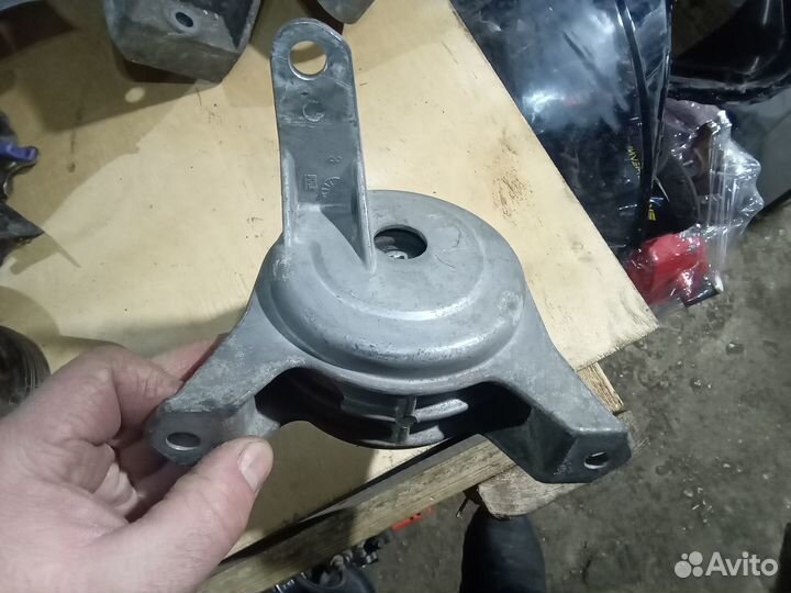 Опора двигателя правая Opel Astra H