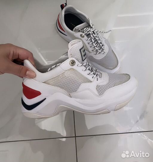 Женские вещи и обувь