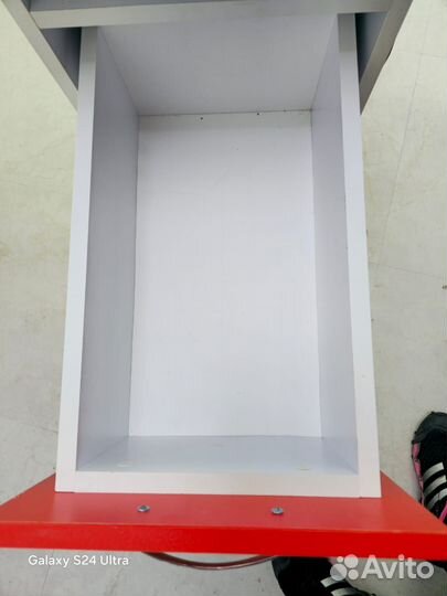 Стол для мастера маникюра