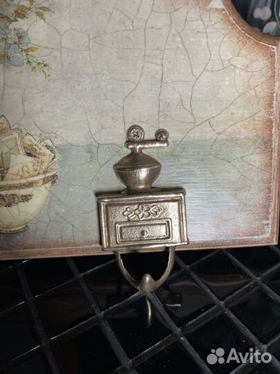 Панно-Вешалка для кухни с латунными крючками