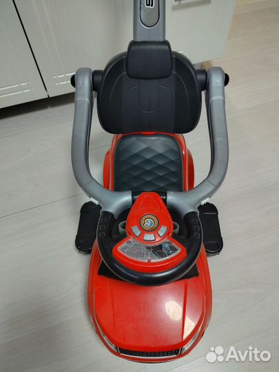 Машинка каталка толокар с ручкой