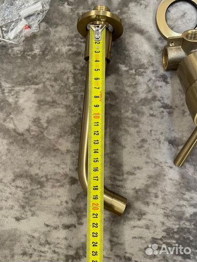 Смеситель скрытого монтажа втроенный золото