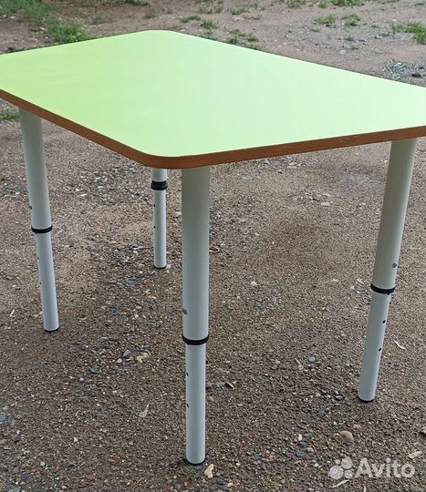 Детский стол и стулья