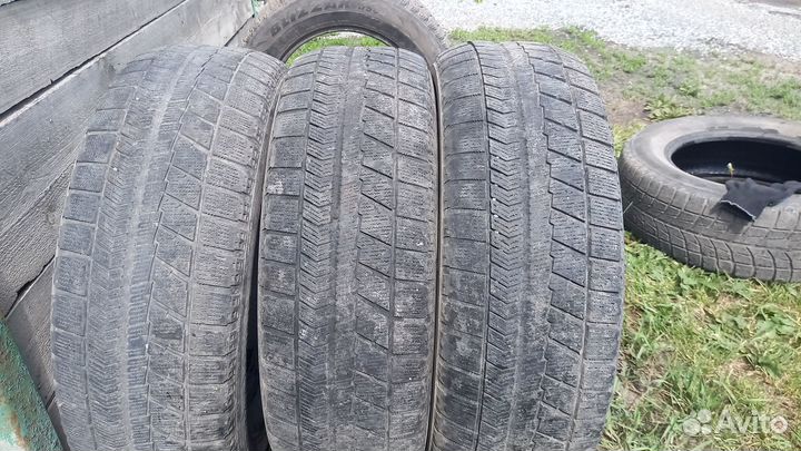 Bridgestone Blizzak VRX 215/65 R16 98S