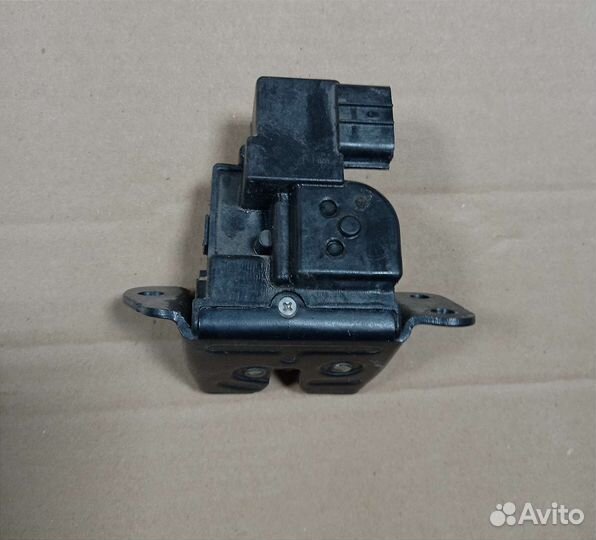 Замок крышки багажника KIA Venga