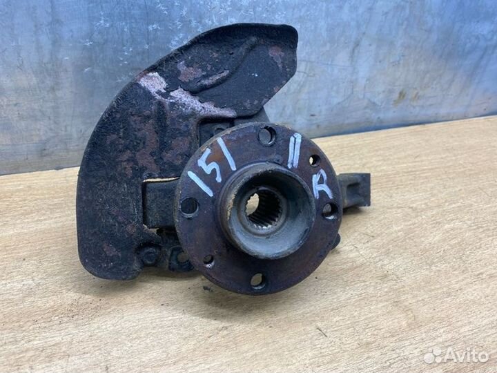 Кулак поворотный ступица в сборе передний правый