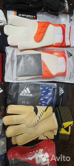 Гетры и перчатки футбольные