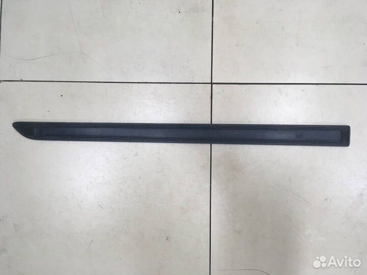 Молдинг двери передней левой Skoda Yeti