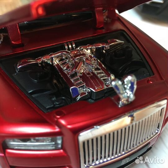 Машинка Ролс Ройс со звуковыми световыми сигналами