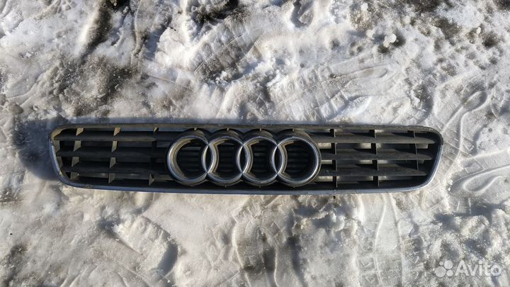 Решетка капота Audi A4 B5