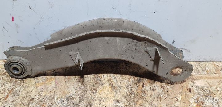 Рычаг задний поперечный верхний правый