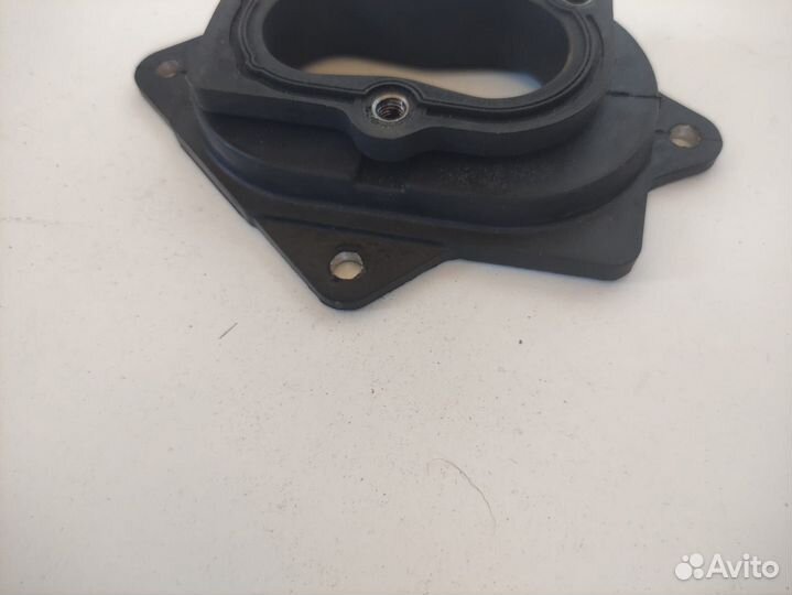 Фланец подушка карбюратора VW Passat B3