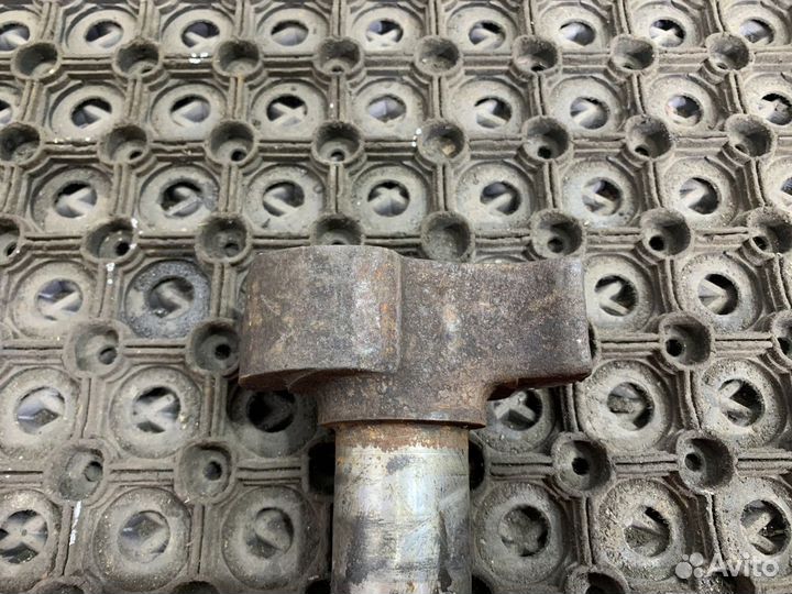 Вал тормозной передний левый