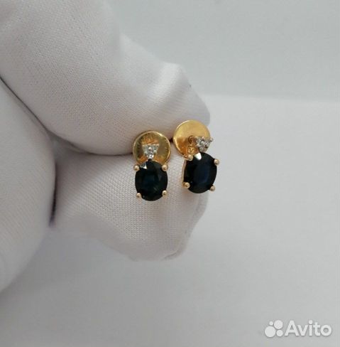 Золотые серьги с камнем