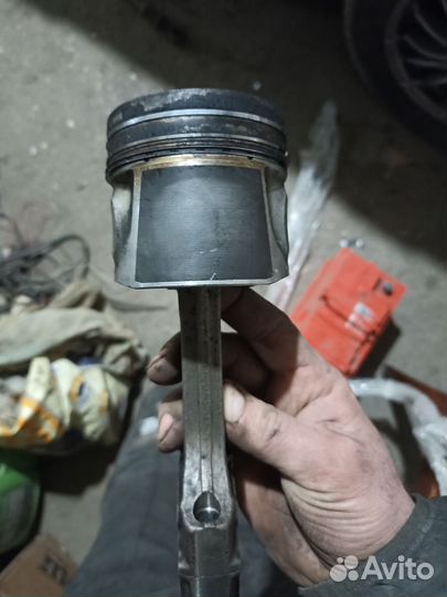 Поршень с шатуном toyota avensis 1cd