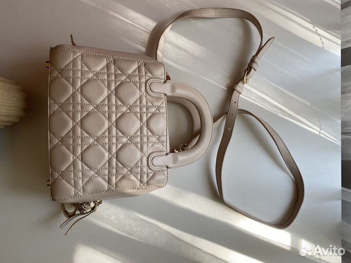 Маленькая сумочка с короткими и длинной ручкой