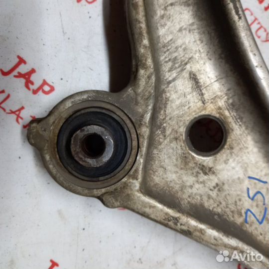 Рычаг подвески нижний передний правый Nissan