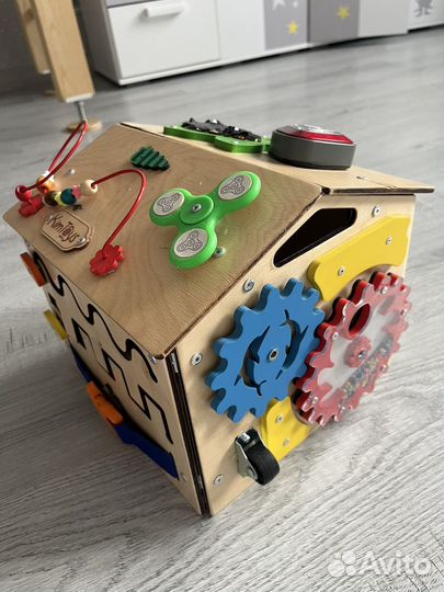 Бизиборд домик