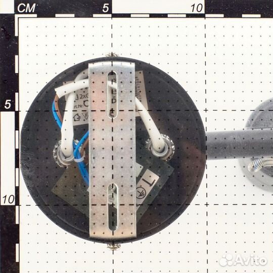 Продам стильный светильник белого цвета