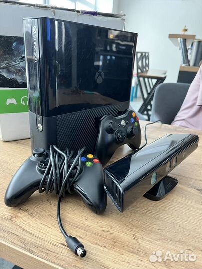 Xbox 360 e freeboot + киннект и 2 геймпада