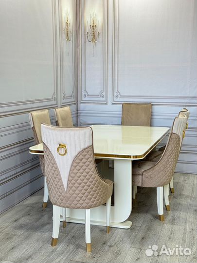 Стол и стулья