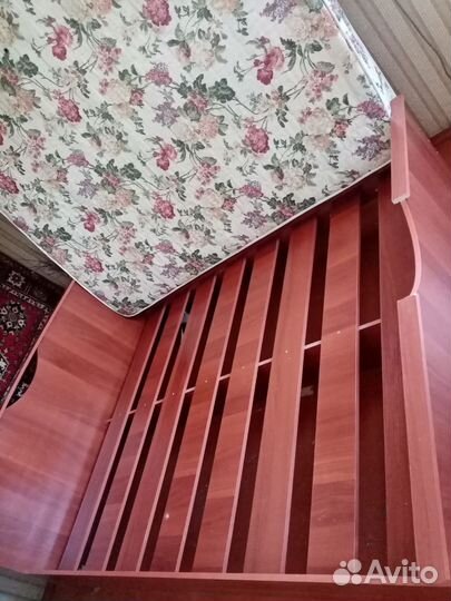 Кровать двухспальная с матрасом 160 200