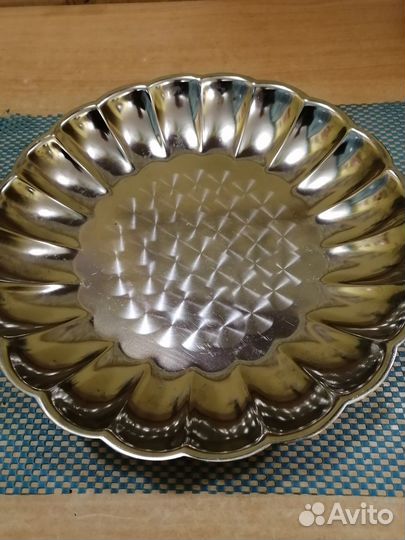 2 предмета:Блюдо большое и ваза фруктовница