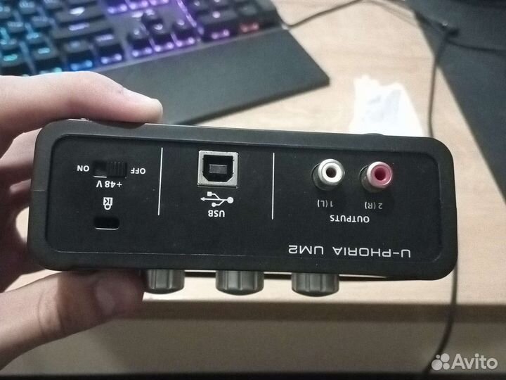 Внешняя аудиокарта Behringer u-phoria UM2