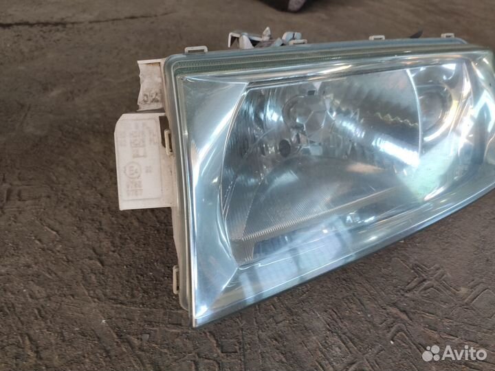 Фара левая Skoda Octavia Tour (крепления сломаны)