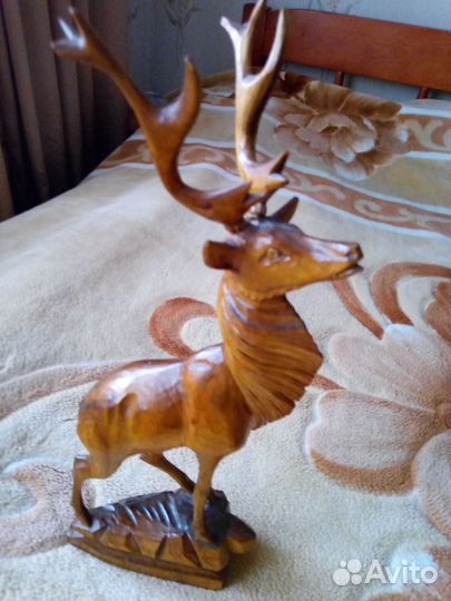 Три деревянных богородских оленя