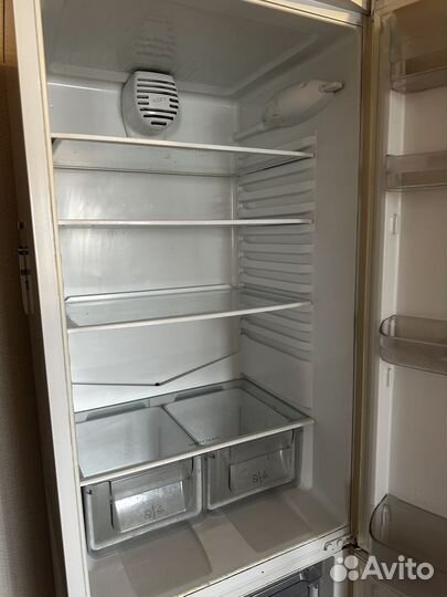 Холодильник бу Ariston