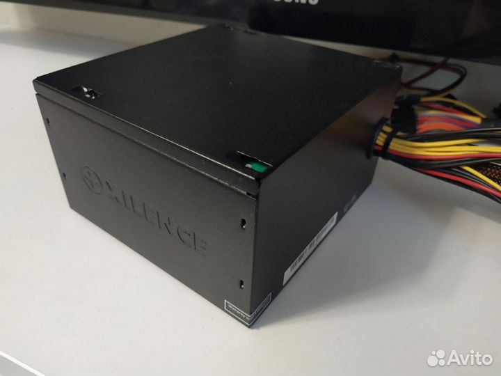 Блок питания на 550W. Xilence XP550R10