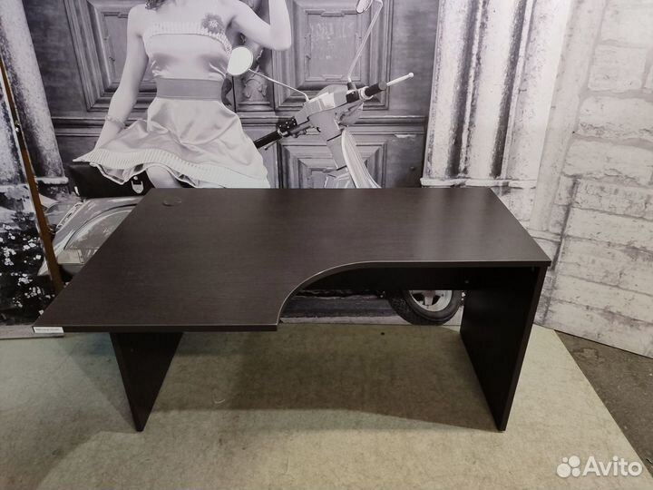 Стол эргономичный 140х90х74 левый б/у 04-335