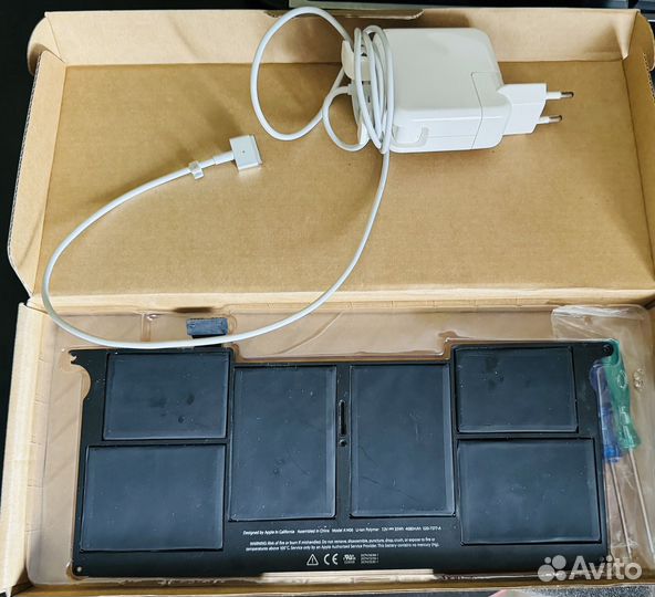 Apple MacBook Air (11-inch, Mid 2012)