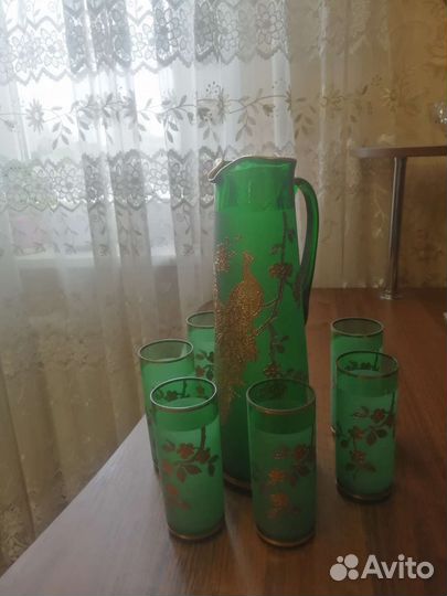 Кувшин и шесть бокалов